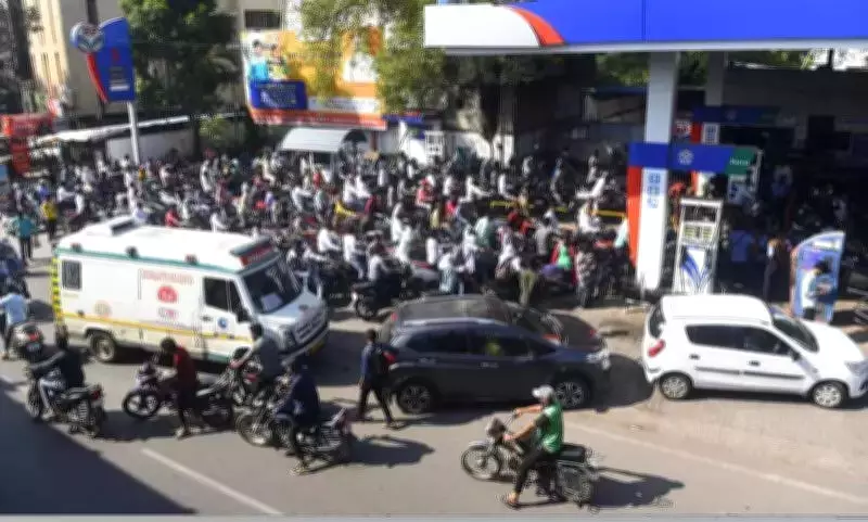 Maharashtra District Directs Oil Firms to Reserve Fuel for Essential Govt Vehicles