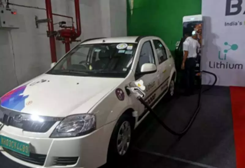 Maharashtra EV Registrations Rebound 13% in 2025-26 After 19% Dip