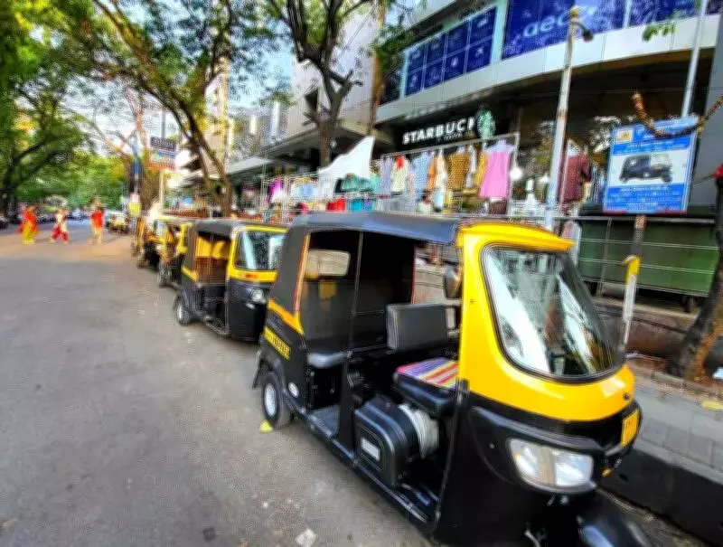 Maharashtra Halts Open Auto Permit System to Curb Traffic Congestion