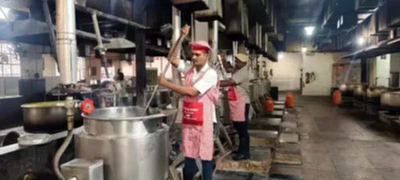 Maharashtra Temples Adapt Amid LPG Shortage, Maintain Free Meal Services