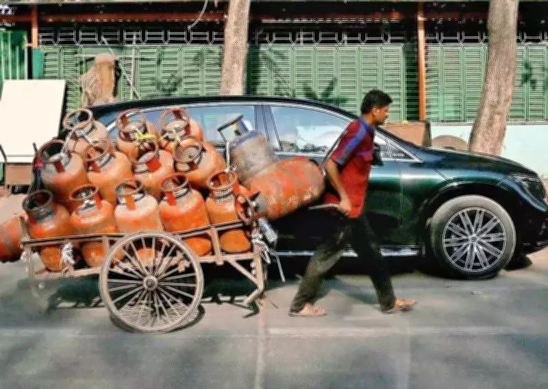 Maharashtra to Distribute Kerosene at Fuel Stations Amid LPG Crunch