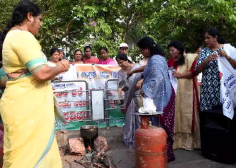 Mangaluru Hotels Face LPG Crisis: Menus Slashed, Staff Salaries Cut Amid Shortage