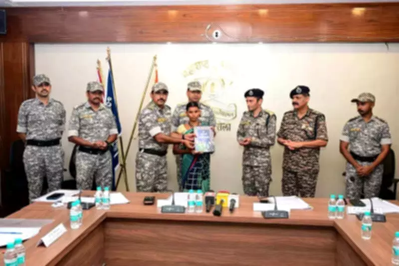 Mass Maoist Surrender in Gadchiroli: 11 Cadres Lay Down Arms Before Amit Shah's Deadline