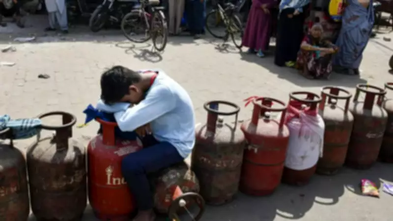 Middle East Conflict Triggers LPG Crisis in India, Disrupting Daily Life