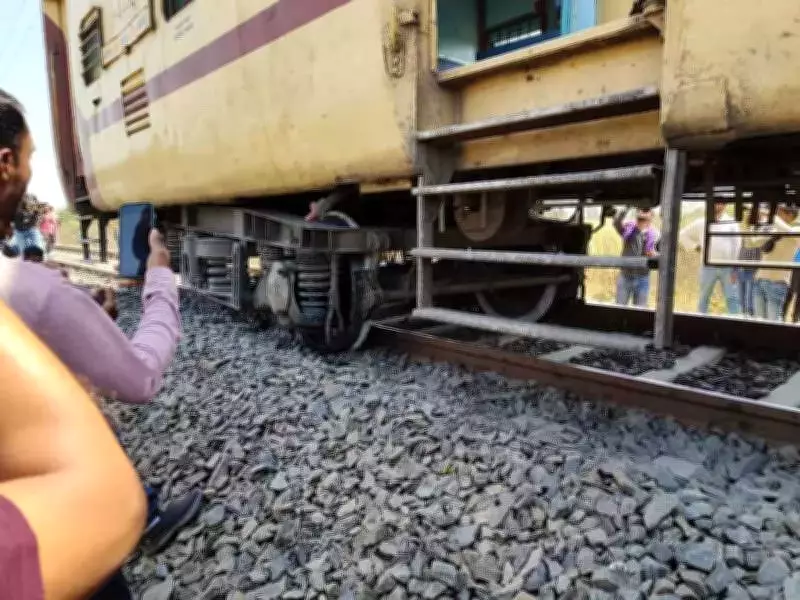Minor Derailment of Shahdol-Nagpur Express Causes Hour-Long Delay in Chhindwara