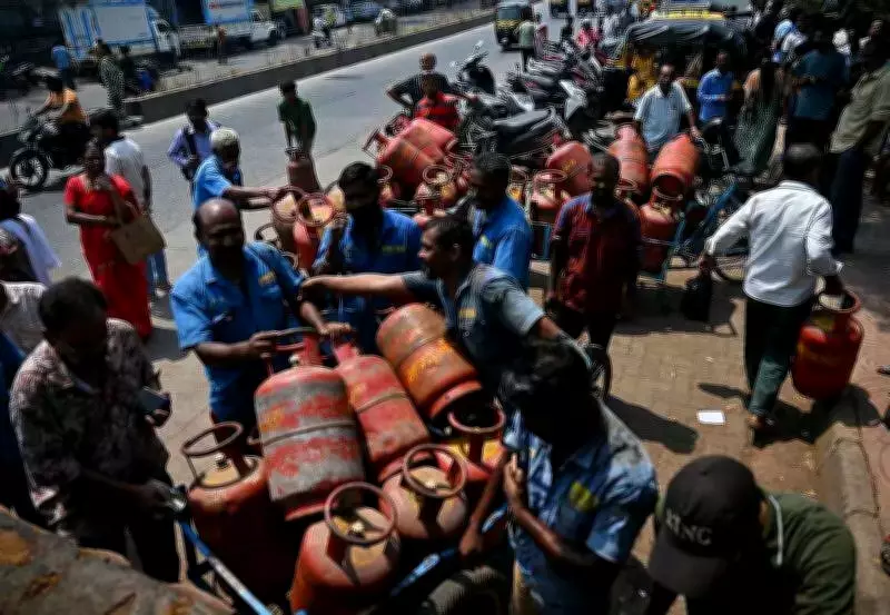 Mumbai LPG Cylinder Delivery Delays Hit 7 Days Amid Panic Buying Backlog