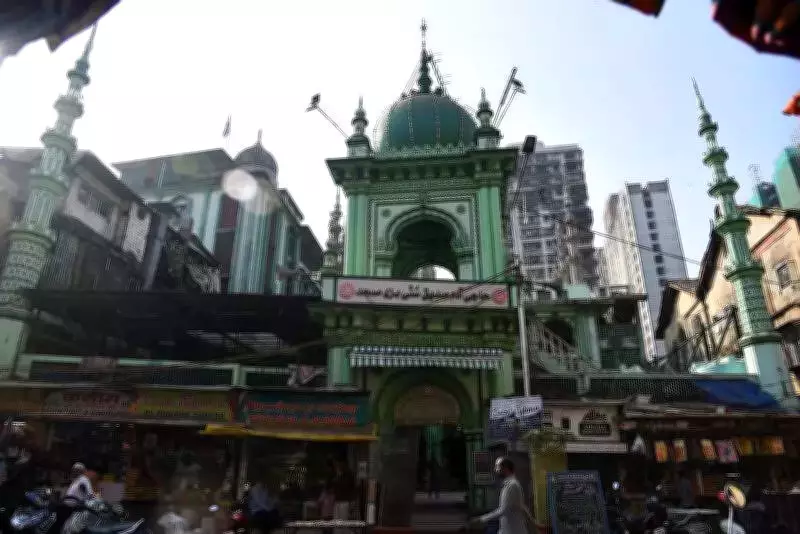 Mumbai Mosque's Generous Eid Rewards for Hafizs Spark Call for Better Cleric Support