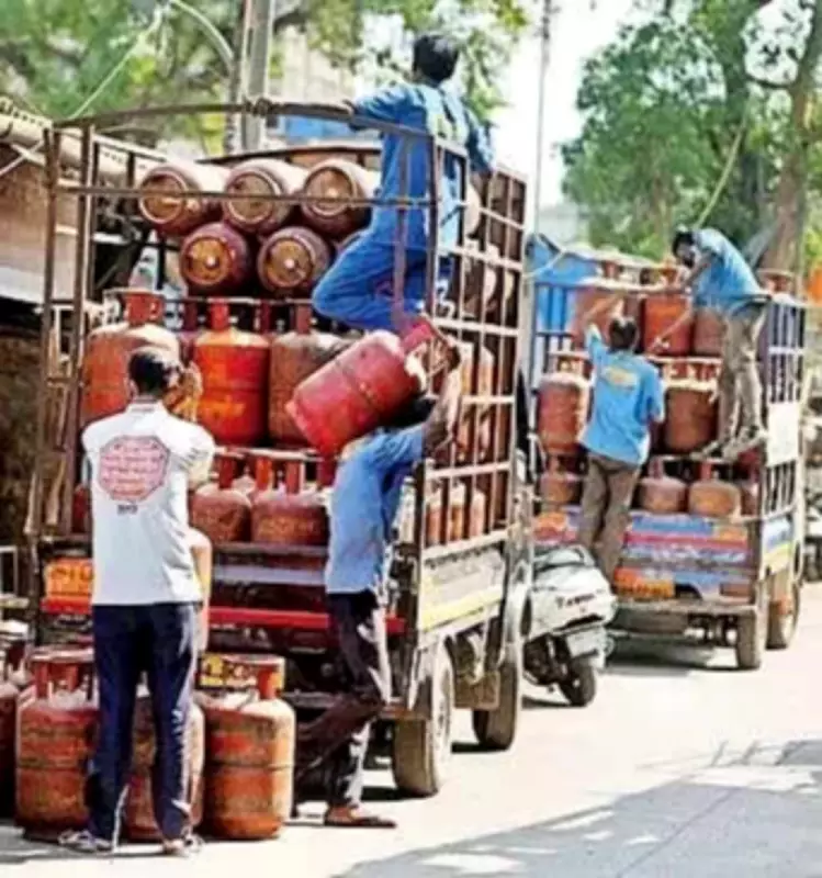 Mumbai's Commercial LPG Crisis Hits Temples, Hostels, and Businesses Hard