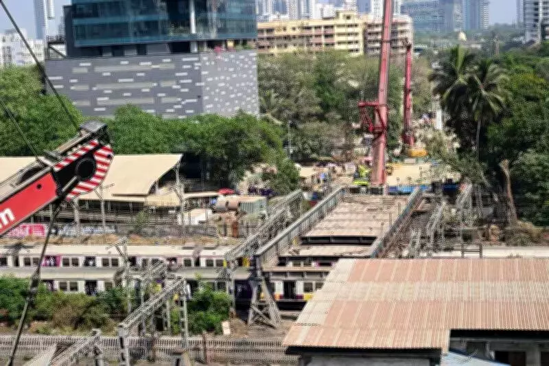 Mumbai's Elphinstone Road Overbridge Demolition Accelerates with Key Girder Removal