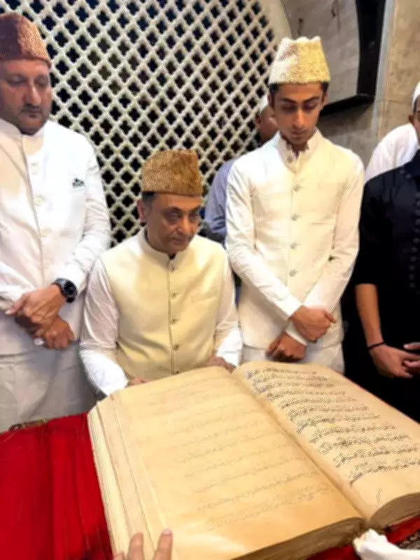 Mumbai's Mahim Dargah Unveils 600-Year-Old Hand-Calligraphed Quran in Annual Ziyarat