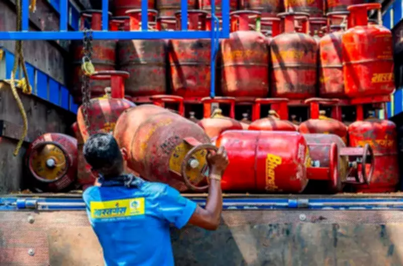 Mumbai's Milk Supply Faces Crisis Amid LPG Shortage and Packaging Woes