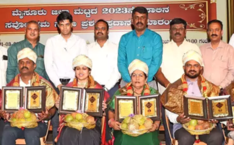 Mysuru Honors 10 Govt Employees with Sarvottama Seva Award for Excellence
