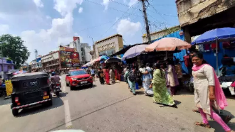 Mysuru's Gandhi Square Faces Severe Traffic Gridlock Due to Parking and Encroachments