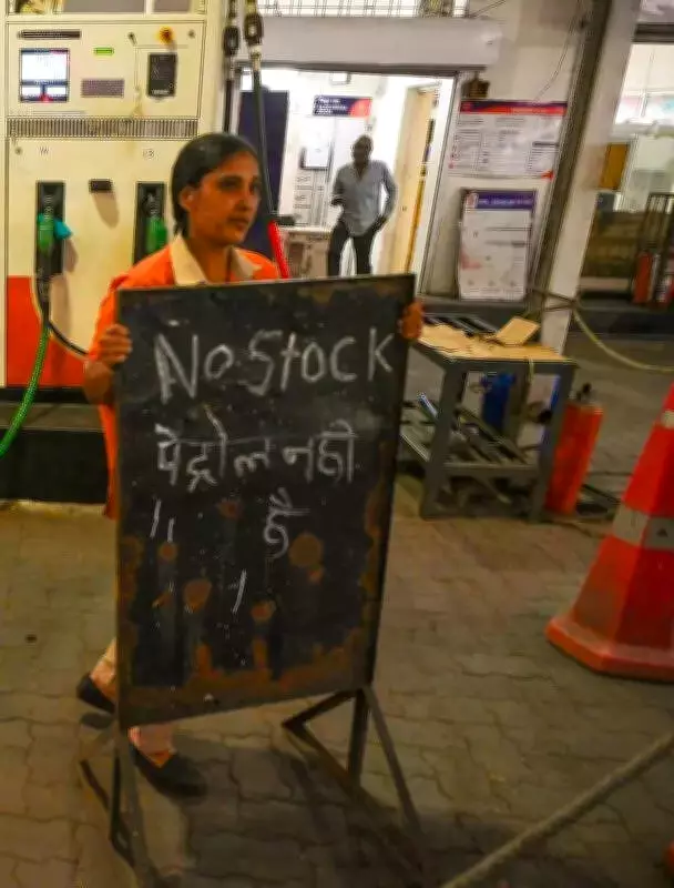 Nagpur Fuel Crisis: Motorists Forced to City Outskirts Amid Panic Buying