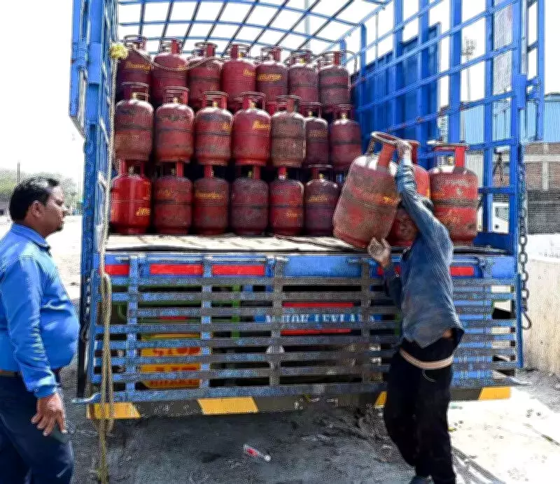 Nagpur LPG Crisis: Panic Buying Continues as Online Booking System Remains Down