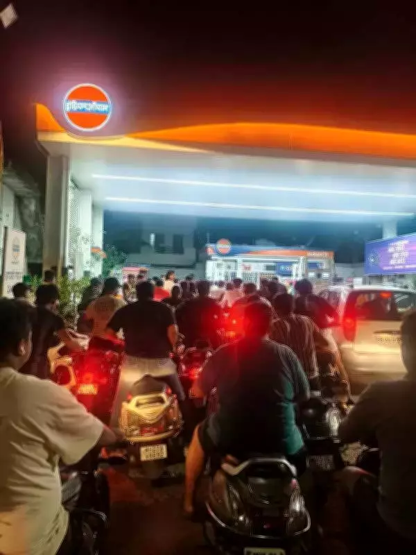 Nagpur Petrol Pumps Face Dry Spell, Collector Directs Oil Companies to Boost Supply