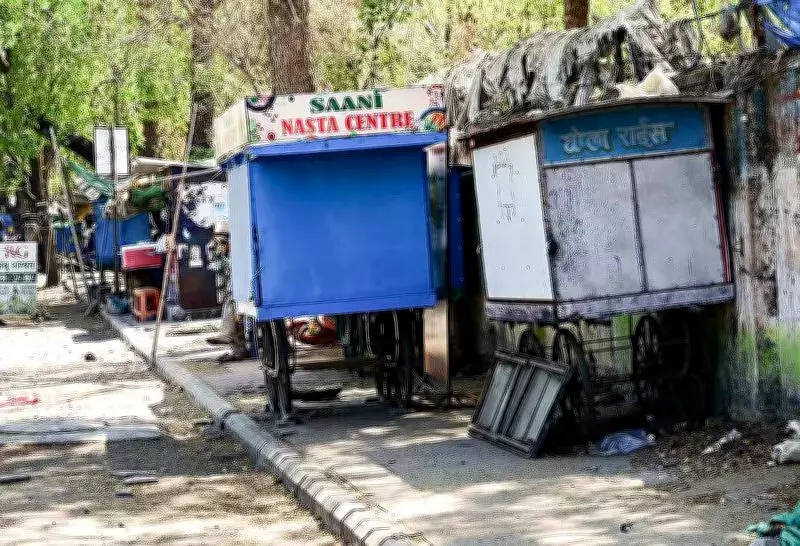 Nagpur's Footpath Crisis: Gadkari's Call for Safety Ignored, Pedestrians at Risk