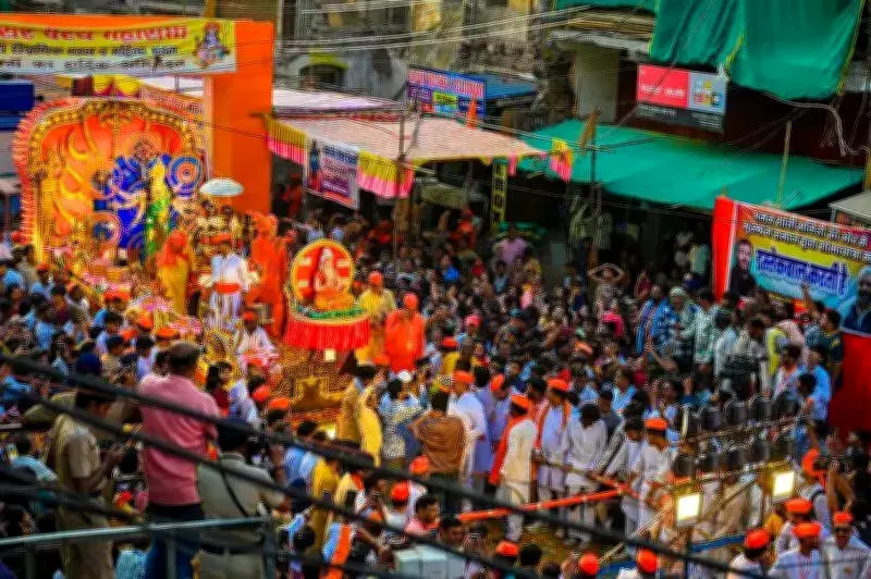 Nagpur's Poddareshwar Ram Temple Shobha Yatra Draws Massive Devotee Turnout