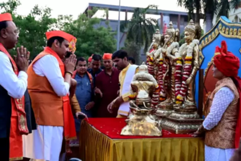 Nagpur's Ram Navami Yatra Draws Massive Crowds with Fadnavis, Gadkari in Attendance