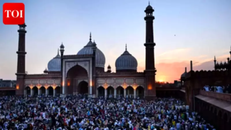 Naib Shahi Imam Hosts Grand Iftar at Jama Masjid Terrace During Ramzan
