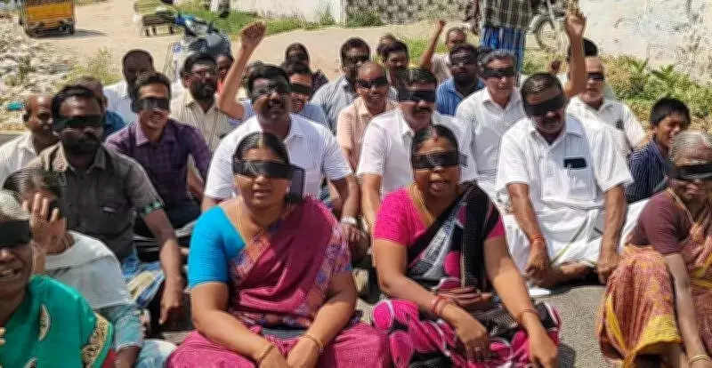 Namakkal Villagers Stage Blindfold Protest Over Unfinished Tar Road Dispute