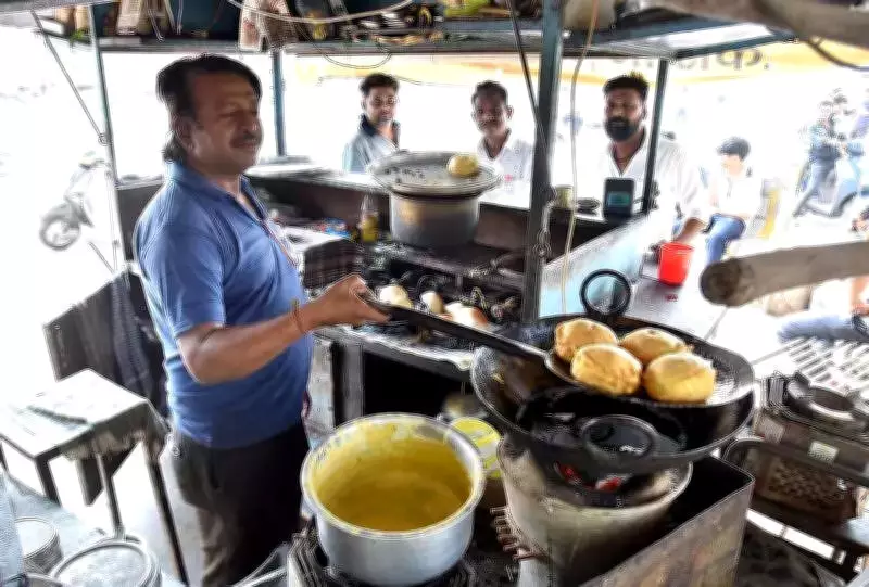 Nashik Restaurateurs Decry 'Mirage' of LPG Relief Amid Geopolitical Crisis