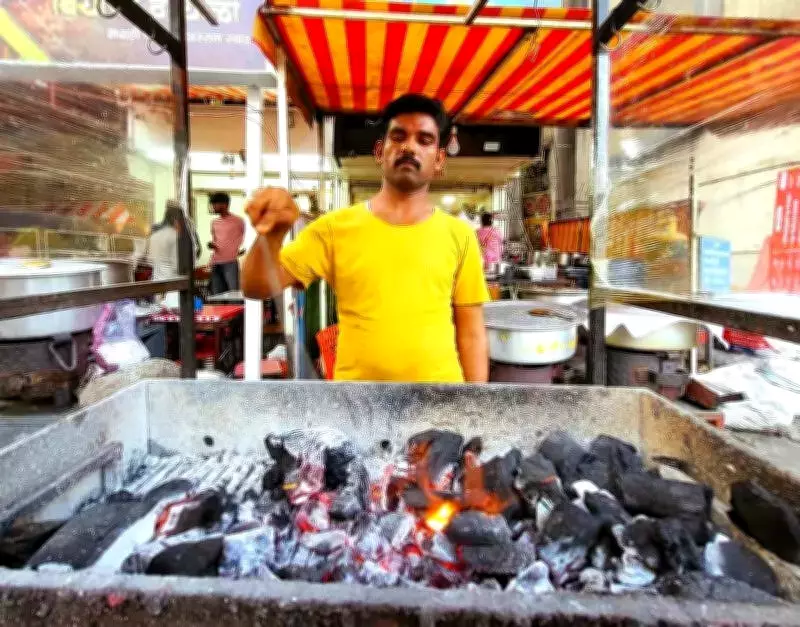 Nashik Sees Surge in Coal & Wood Prices Amid LPG Cylinder Restrictions