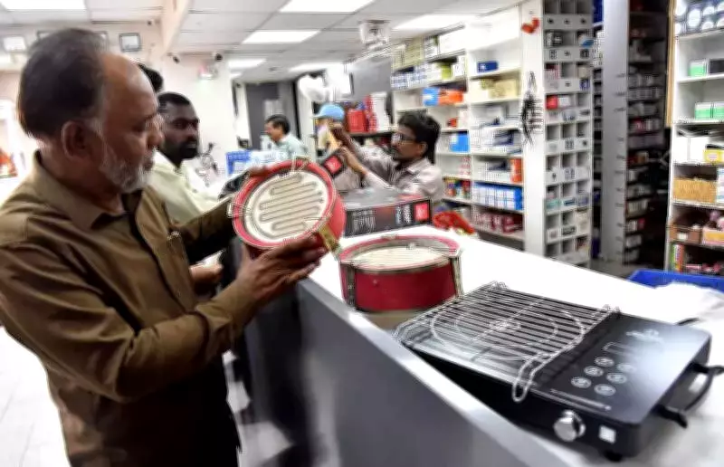 Nashik's Food Industry Struggles as LPG Crisis Forces Shift to Alternative Cooking Methods