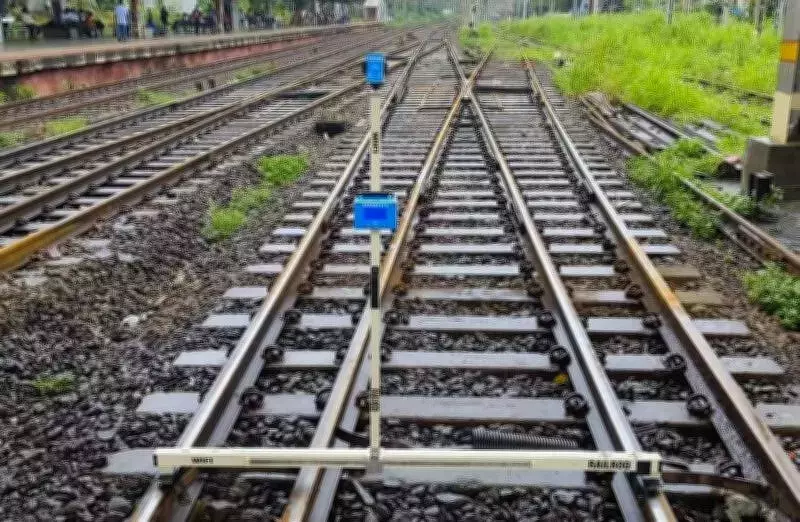 Nationwide LPG Shortage Threatens IRCTC Train Meal Services, Refunds Considered