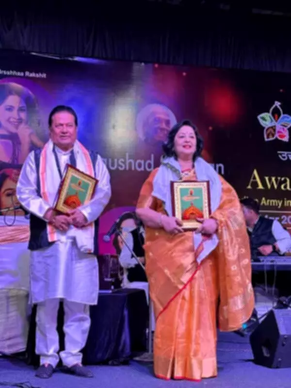 Naushad Samman Awarded to Anup Jalota, Surbhi Ranjan at Awadh Festival