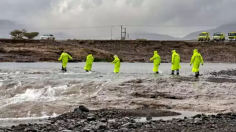 Oman Flash Floods Kill 4, Rescue Teams Save 40 Amid Severe Weather Emergency