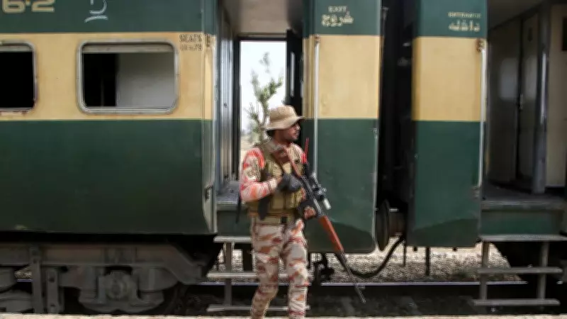 Pakistan Intensifies Military Strikes on Militant Positions Along Afghan Border