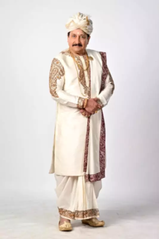 Phool Pishi O Edward Unveils Arjun Chakraborty's Traditional Bengali Avatar