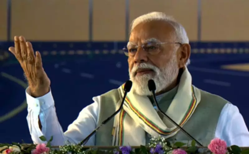 PM Modi Accuses Congress of Spreading Panic Amid Global Conflicts