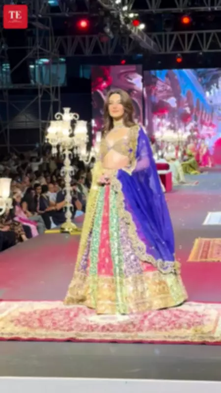 Pratibha Ranta Stuns on the Ramp, Showcases Elegant Fashion