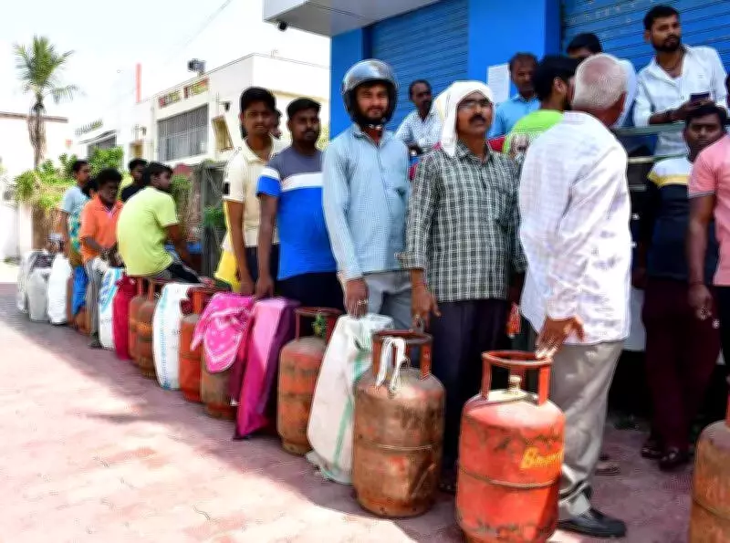 Prayagraj LPG Crisis: Officials Urge Calm as Supply Crunch Eases, Alternatives Suggested