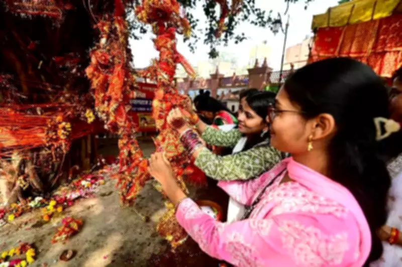 Prayagraj Navratri Sees Massive Devotee Influx, Authorities Deploy Advanced Security