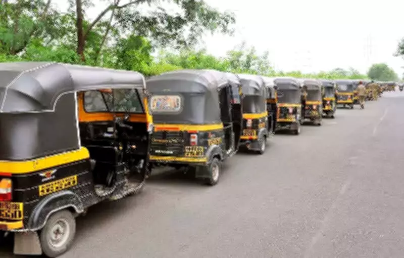 Pune Auto Driver Flees After Assaulting Passenger and Father Over Fare Dispute