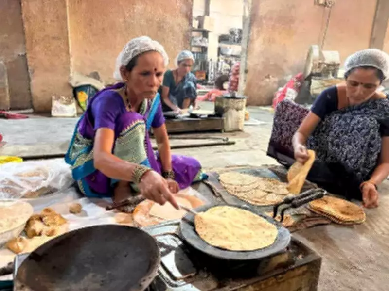 Pune Chapati Makers Plead for LPG Cylinders Amid Severe Shortage Crisis