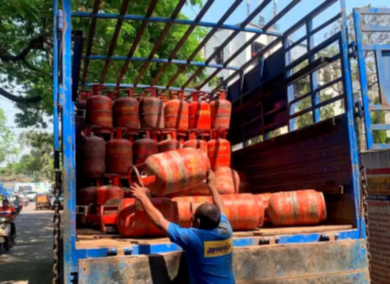 Pune LPG Shortage Persists Despite Maharashtra Government's Expanded Priority List