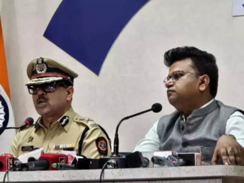 Pune Police and PMC Launch Week-Long Crackdown on Illegal Hoardings and Encroachments