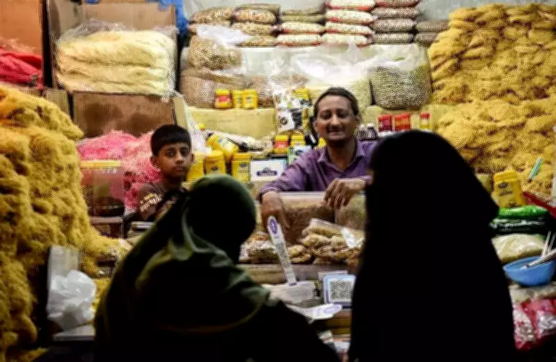 Pune's Muslim Community Prepares for Eid-ul-Fitr with Festive Fervor