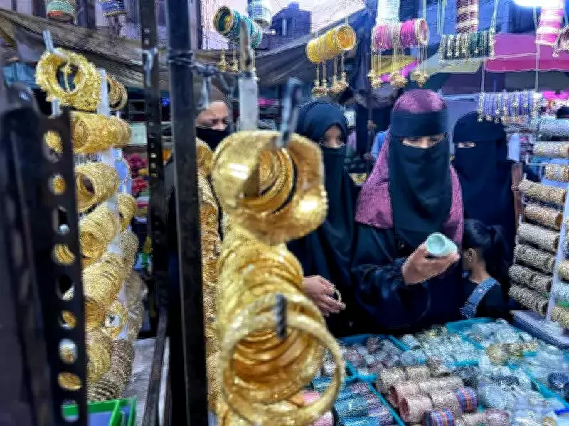 Pune's Streets Aglow as Muslim Community Prepares for Eid-ul-Fitr Celebrations