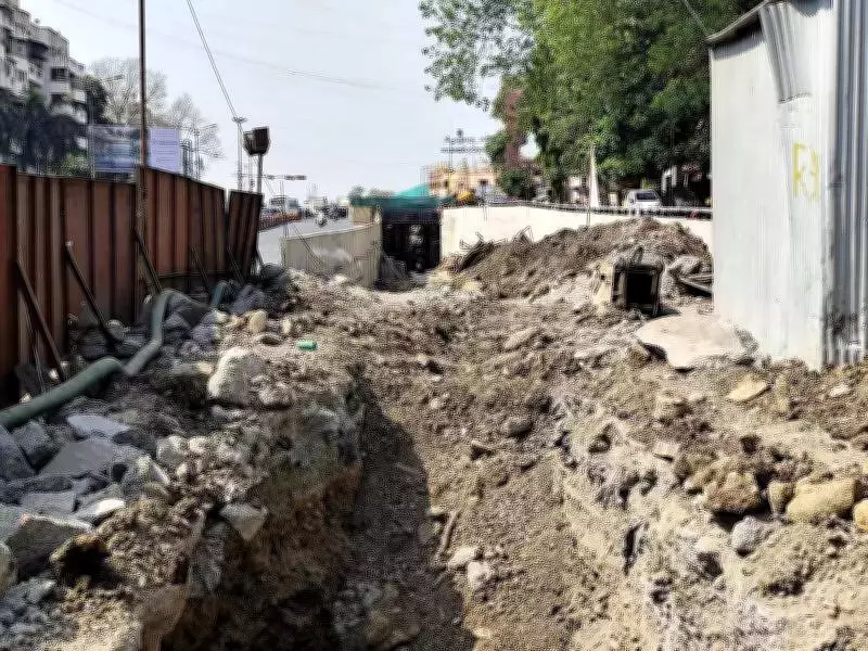 Pune's Vishrantwadi Junction Faces Traffic Chaos as Flyover Work Intensifies Before Monsoon
