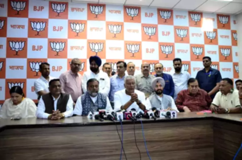 Punjab BJP Chief Sunil Jakhar Slams AAP-Congress 'Tacit Alliance'