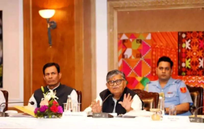 Punjab Governor Urges Officers to End 'Babugiri' and Embrace Citizen-Centric Governance