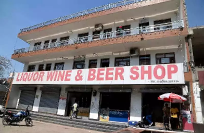 Punjab Liquor License Renewal Drops 30% as Contractors Cite Financial Losses