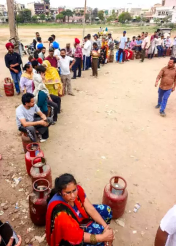 Punjab LPG Queue Tragedy: 60-Year-Old Dies of Cardiac Arrest After 3-Hour Wait