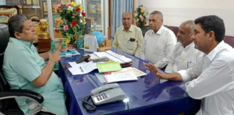 Rajasthan Wheat Procurement Faces Opposition from Traders and Laborers