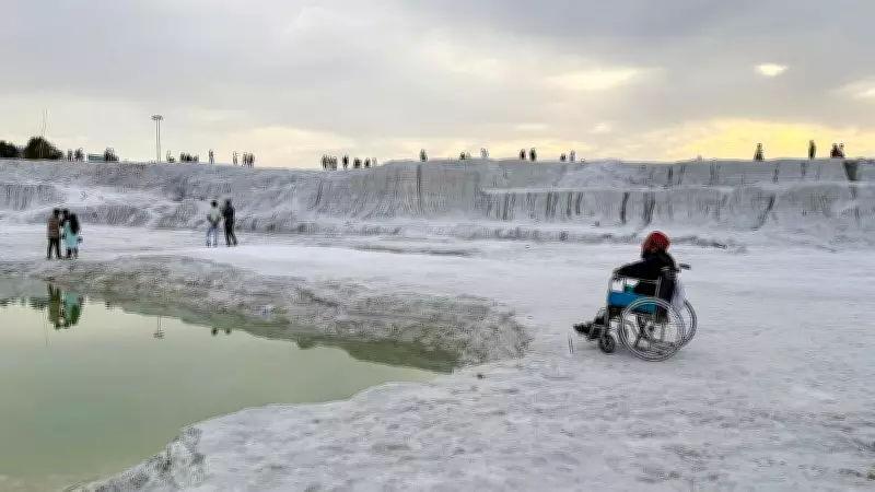 Rajasthan's Marble Waste Site Draws Tourists Despite Health Warnings